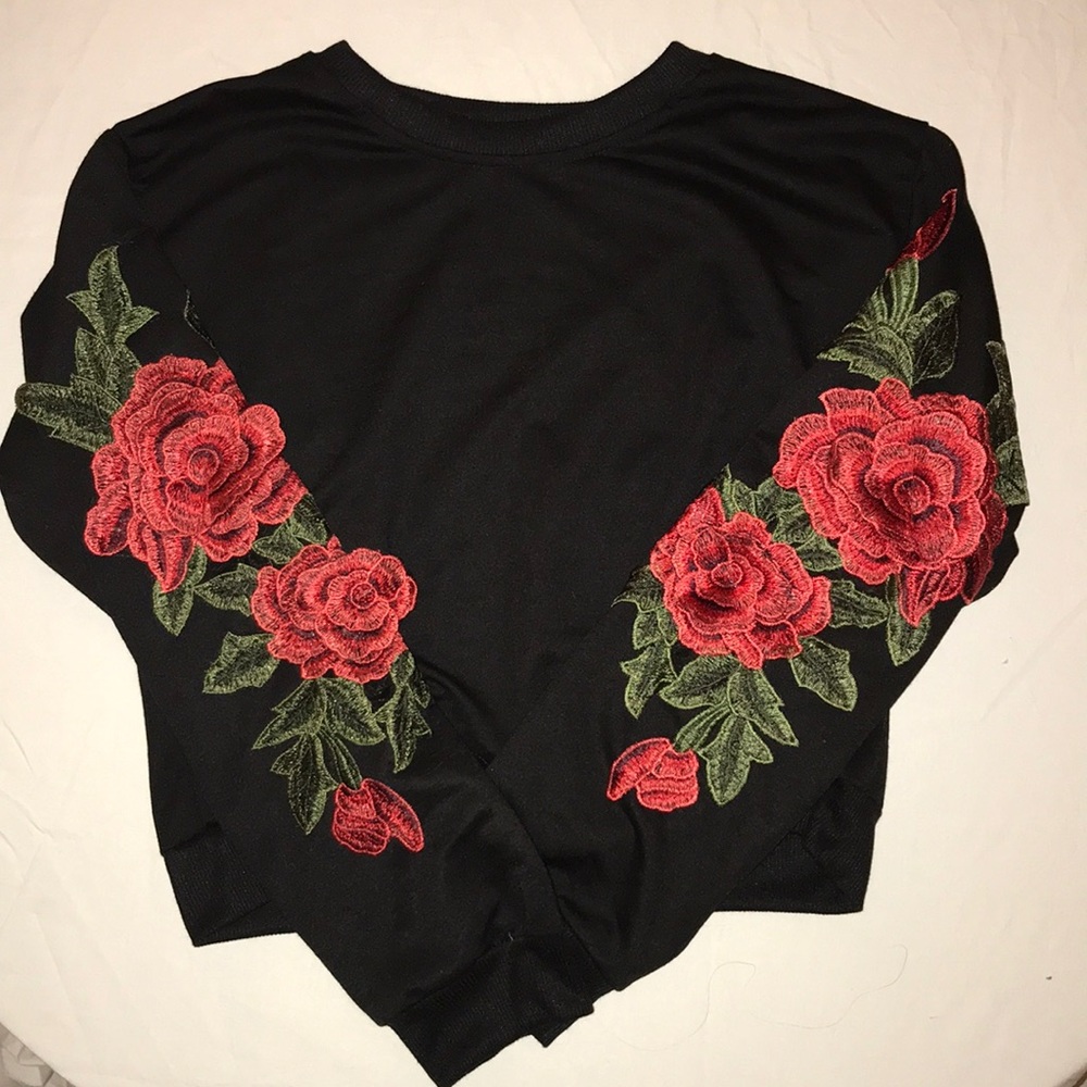 Rose Embroidery Black Crop Sweatshirt